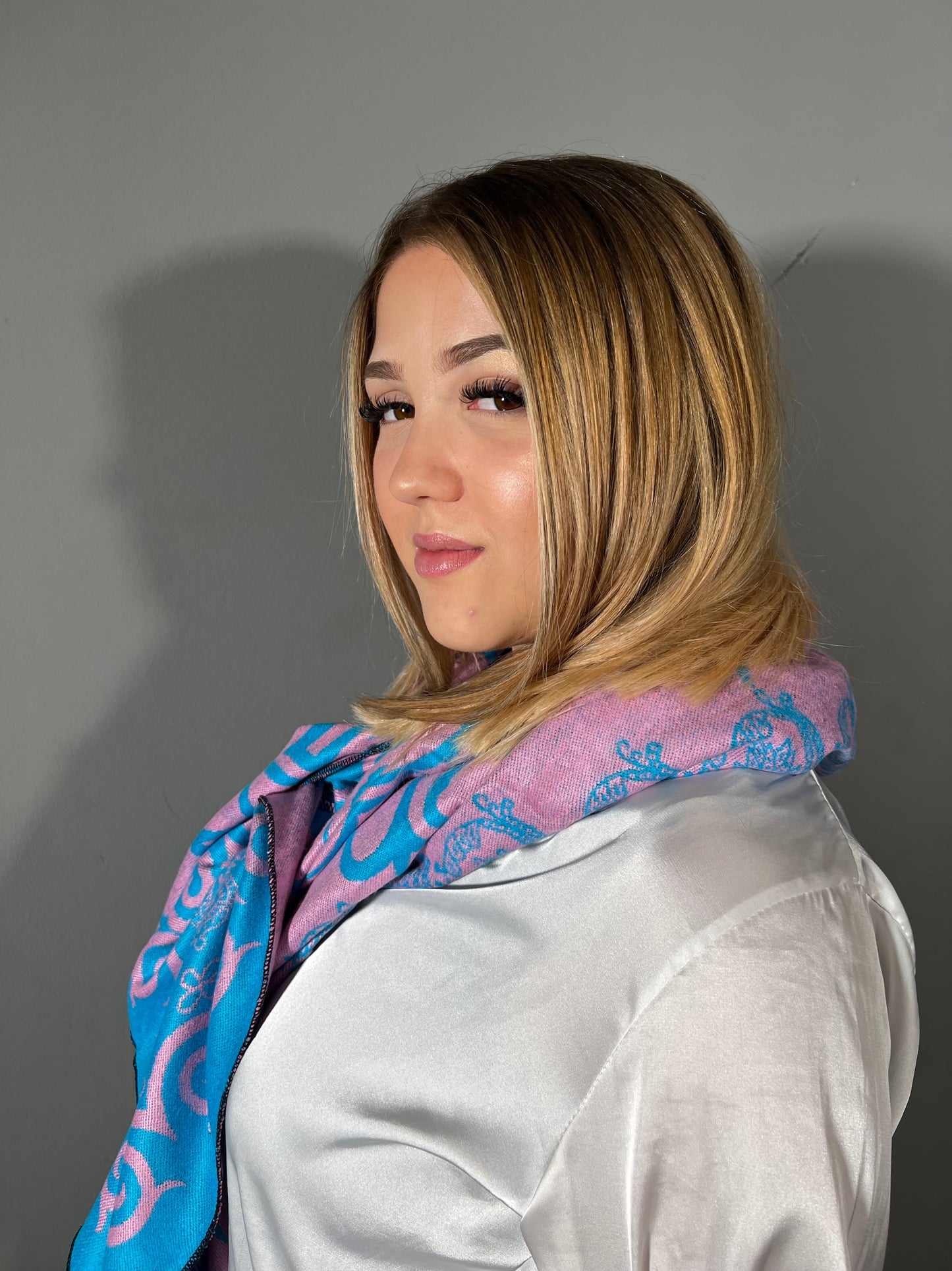 Chaleco transformable y reversible en tela de cachemira estampada