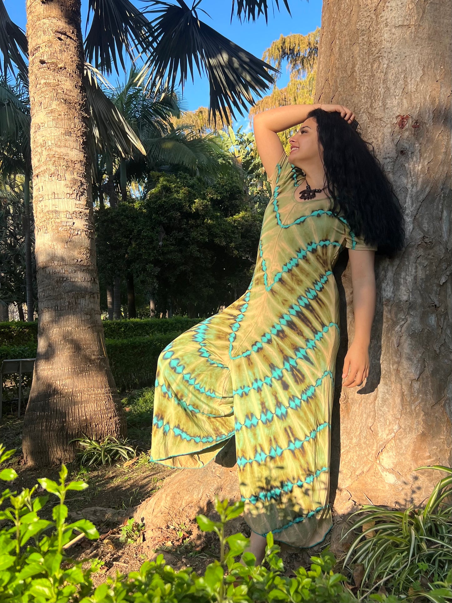 Mono Spandex teñido anudado.