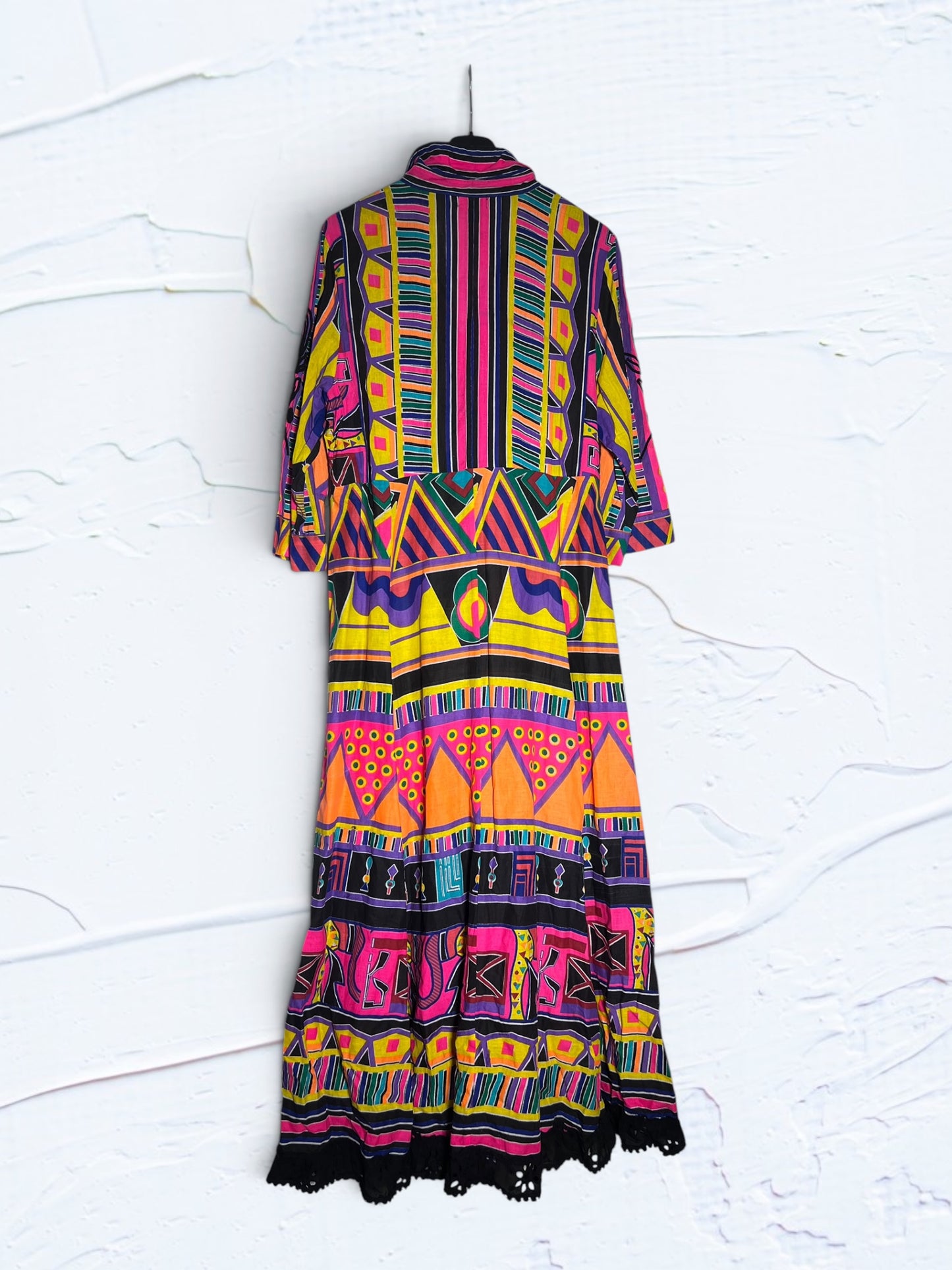 Vestido camisero 100% algodón estampado con bordados negros