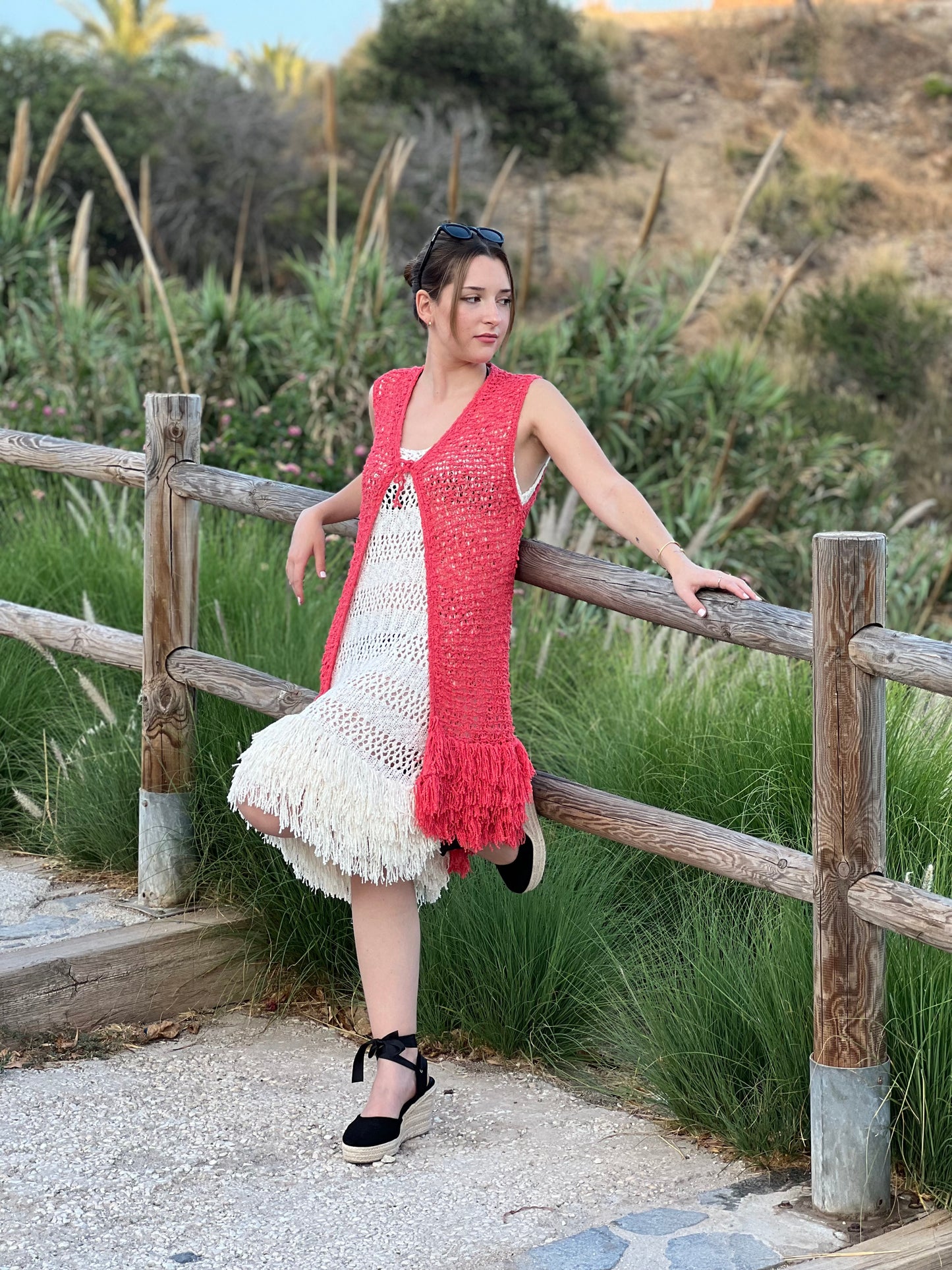 Chaleco de Punto con Flecos – Estilo Boho Chic