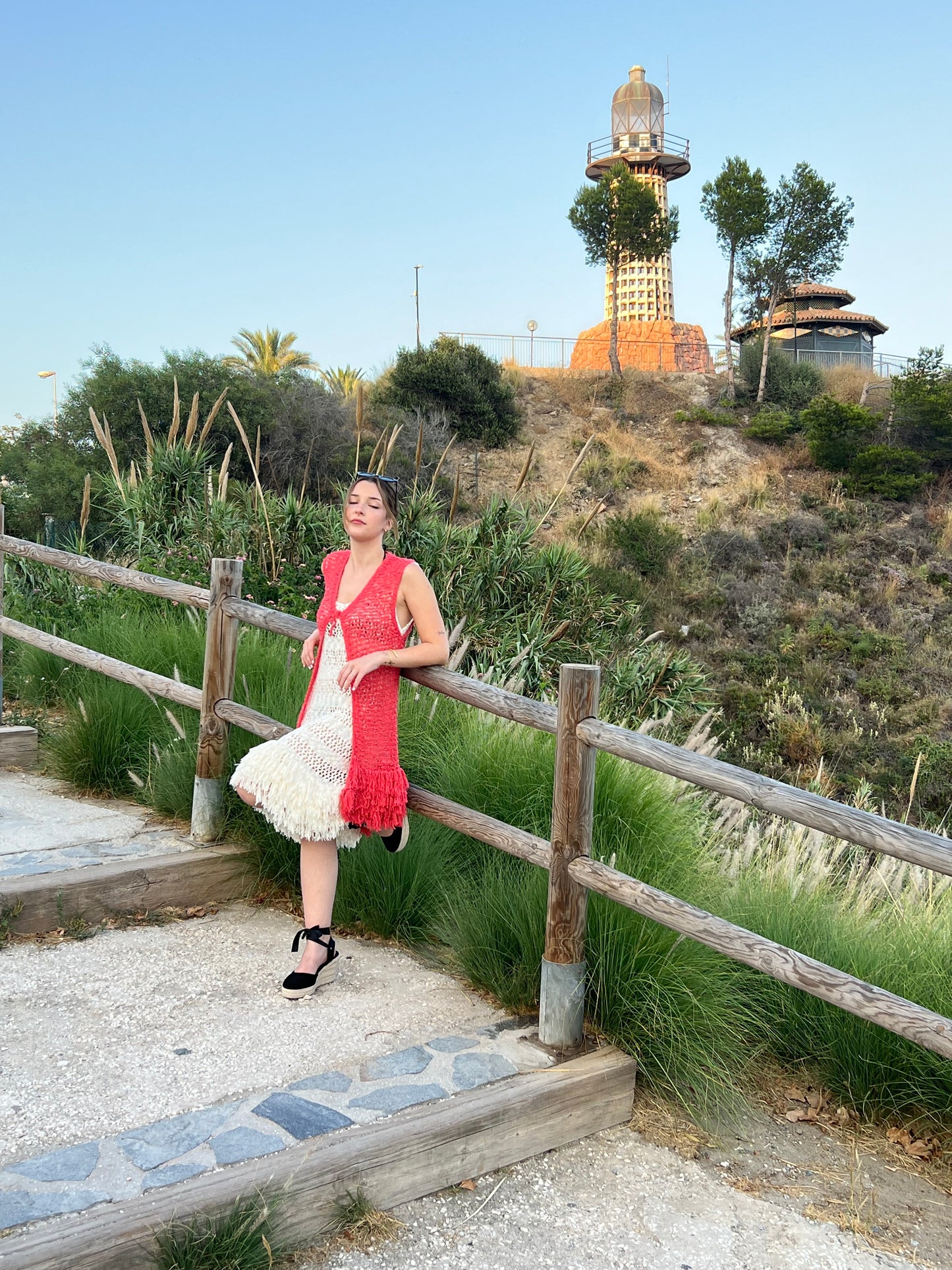 Chaleco de Punto con Flecos – Estilo Boho Chic