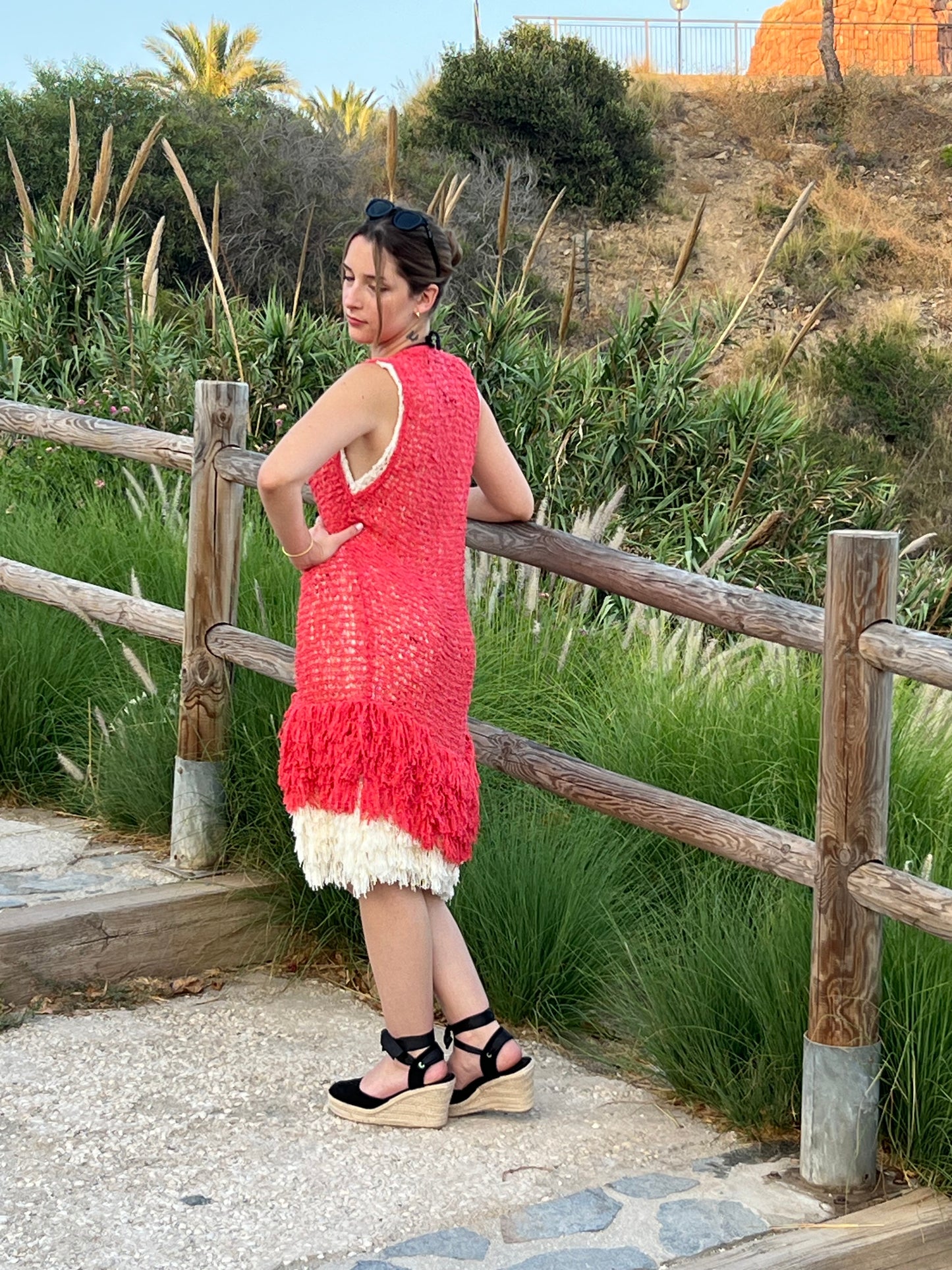 Chaleco de Punto con Flecos – Estilo Boho Chic