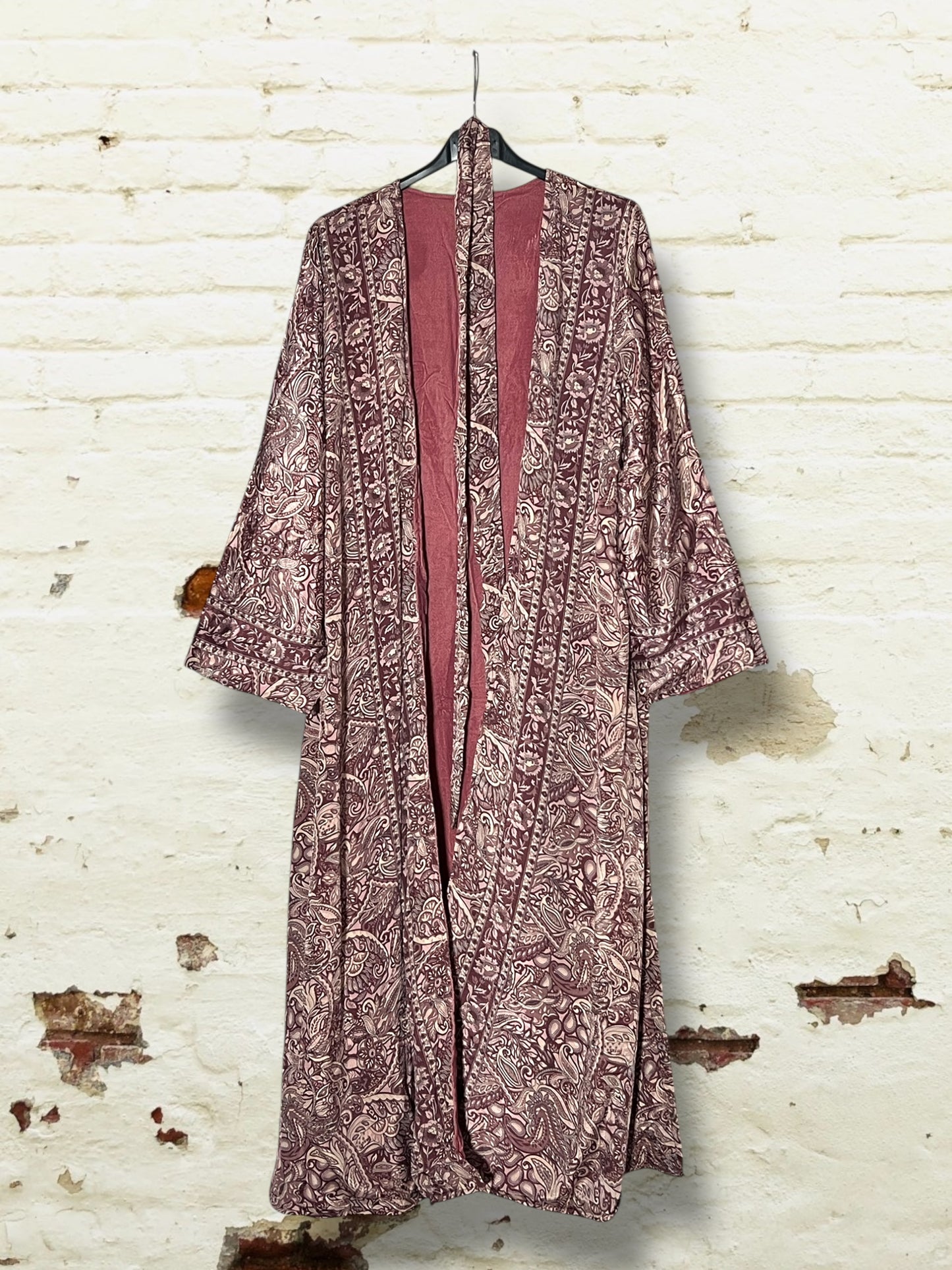 Kimono reversible de tercio pelo rosa y seda estampada