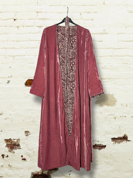 Kimono reversible de tercio pelo rosa y seda estampada