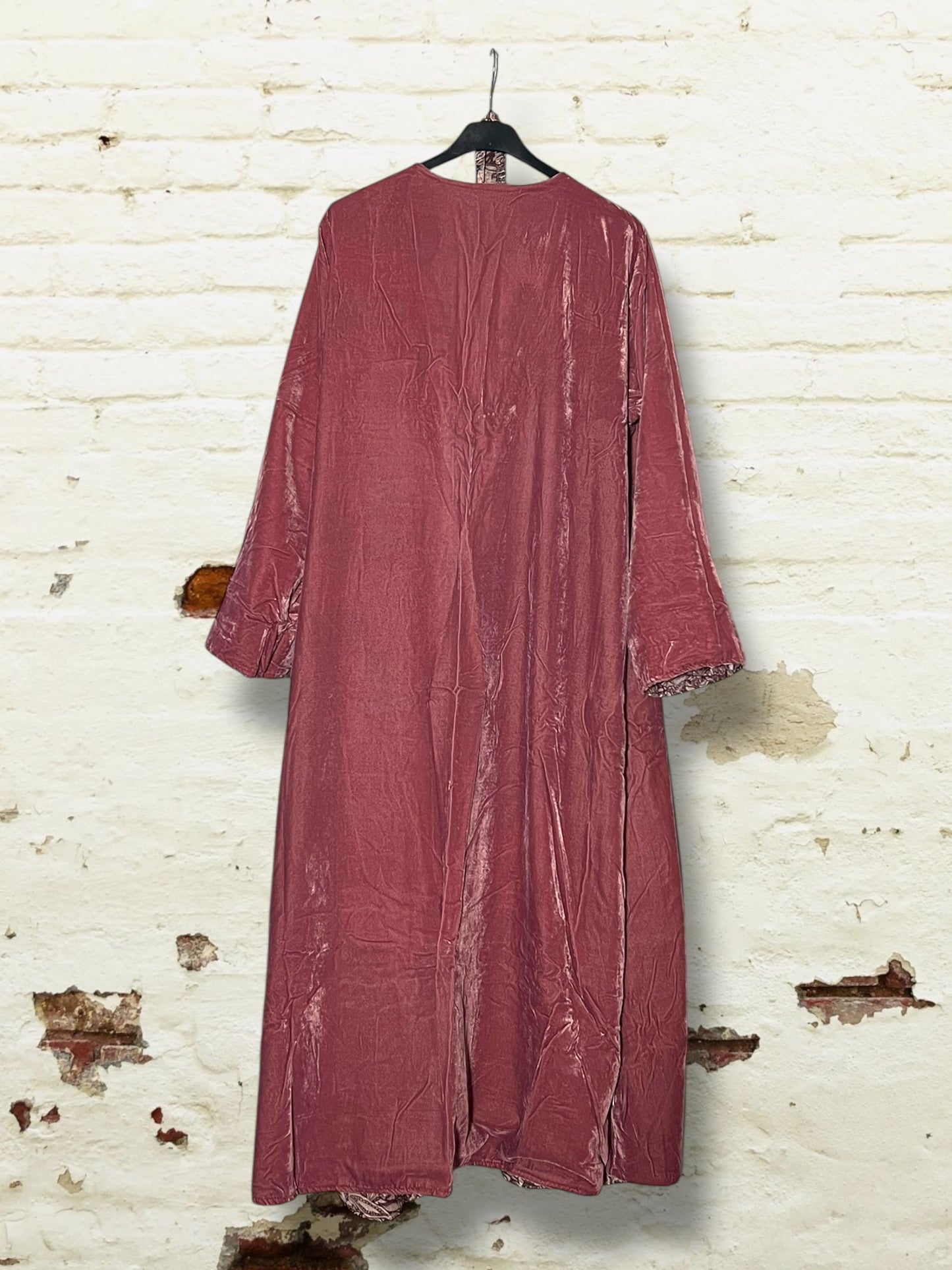 Kimono reversible de tercio pelo rosa y seda estampada