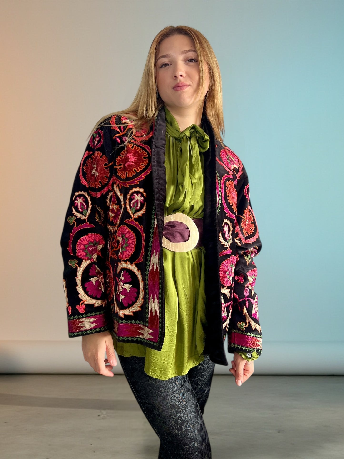 Kimono Corto de Terciopelo Bordado – Hecho en India