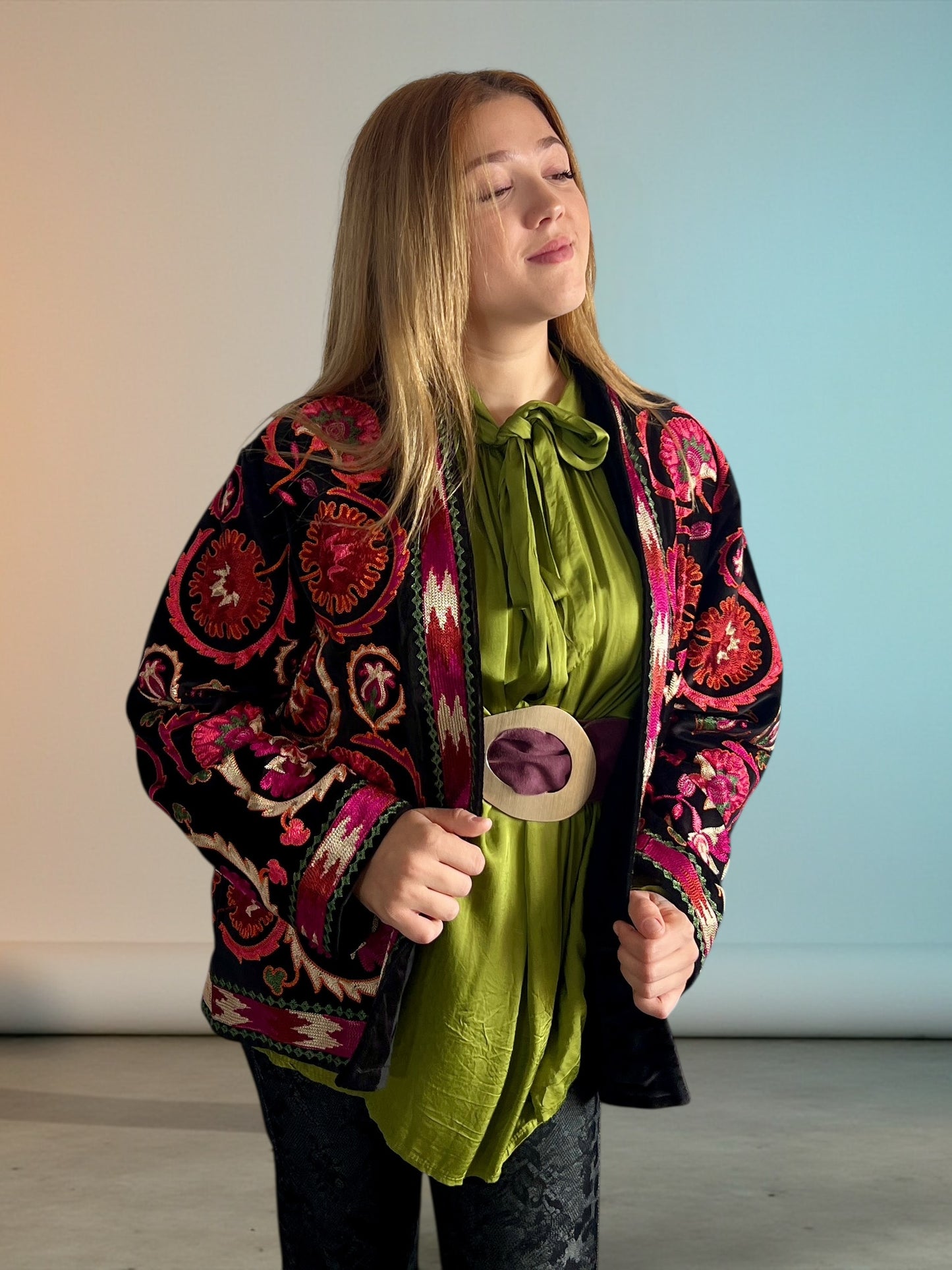 Kimono Corto de Terciopelo Bordado – Hecho en India