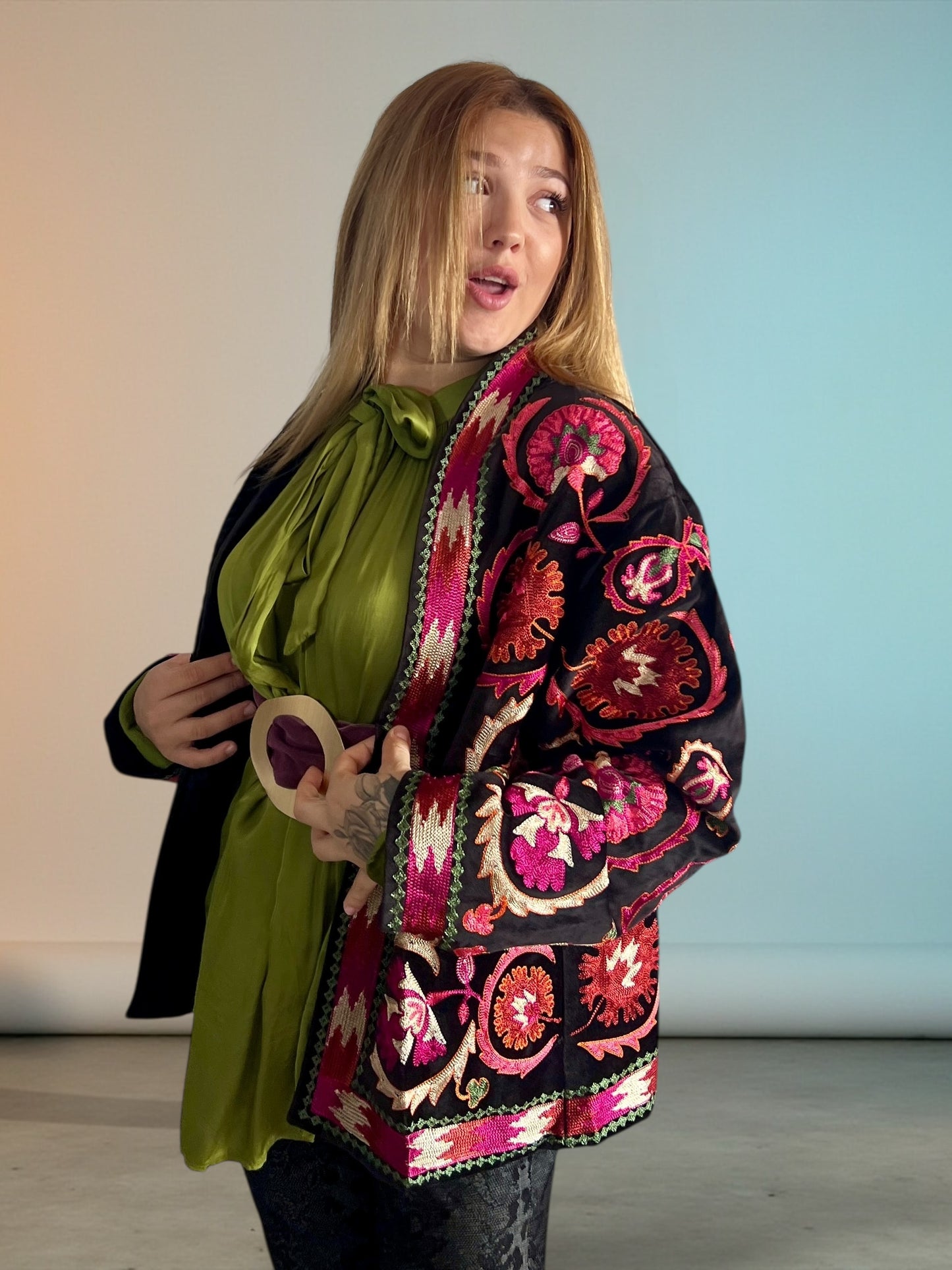 Kimono Corto de Terciopelo Bordado – Hecho en India