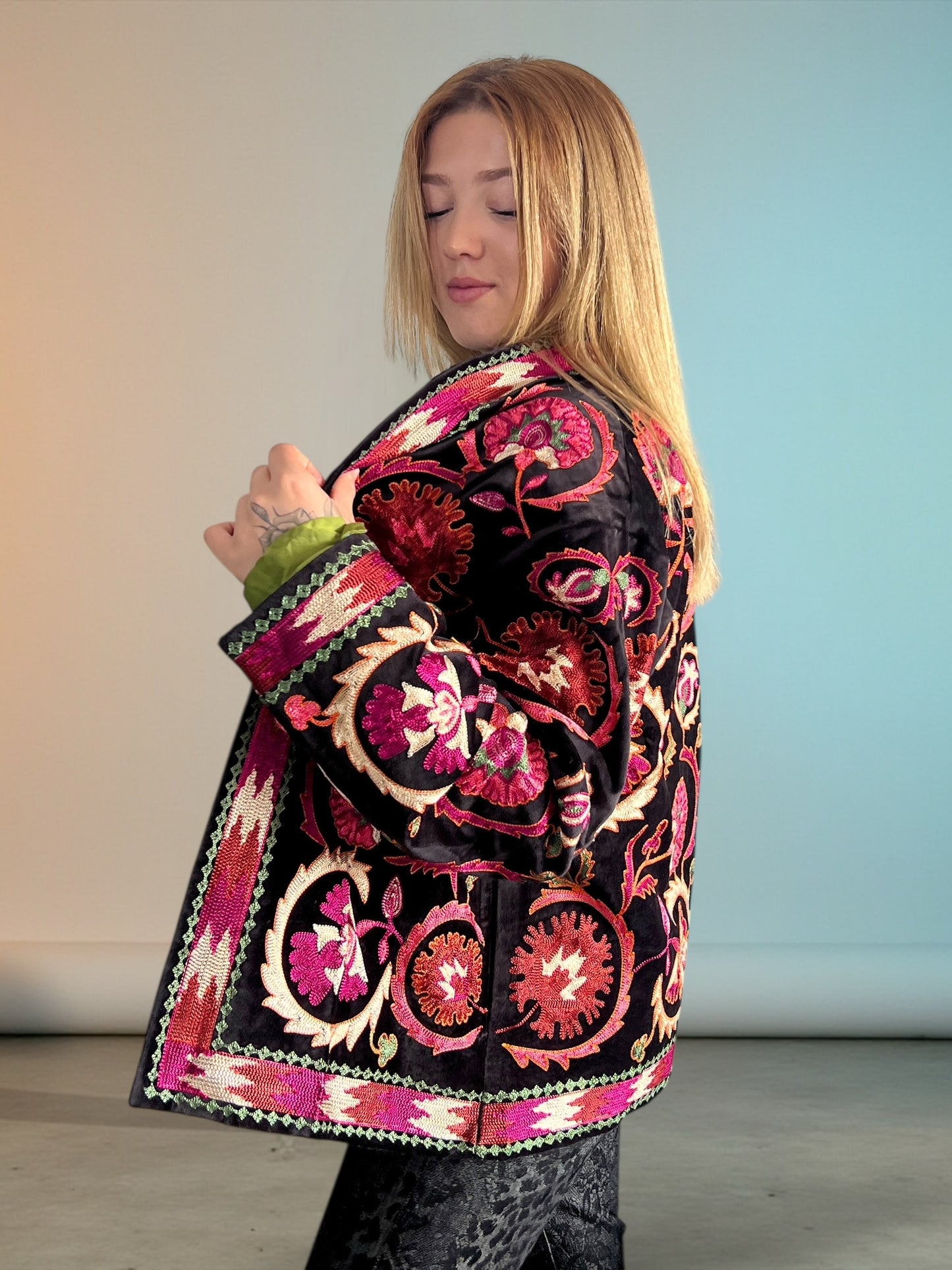 Kimono Corto de Terciopelo Bordado – Hecho en India