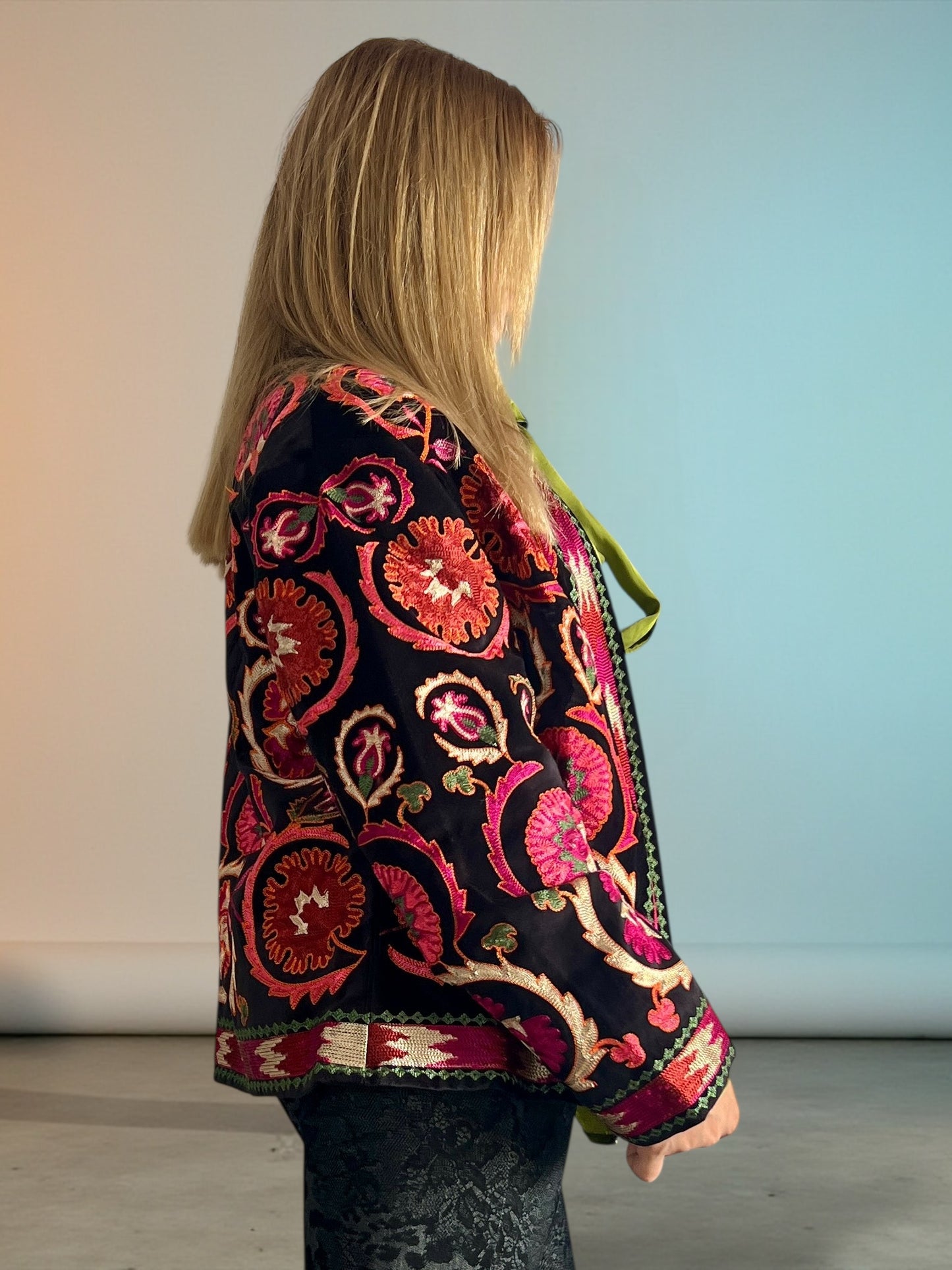 Kimono Corto de Terciopelo Bordado – Hecho en India