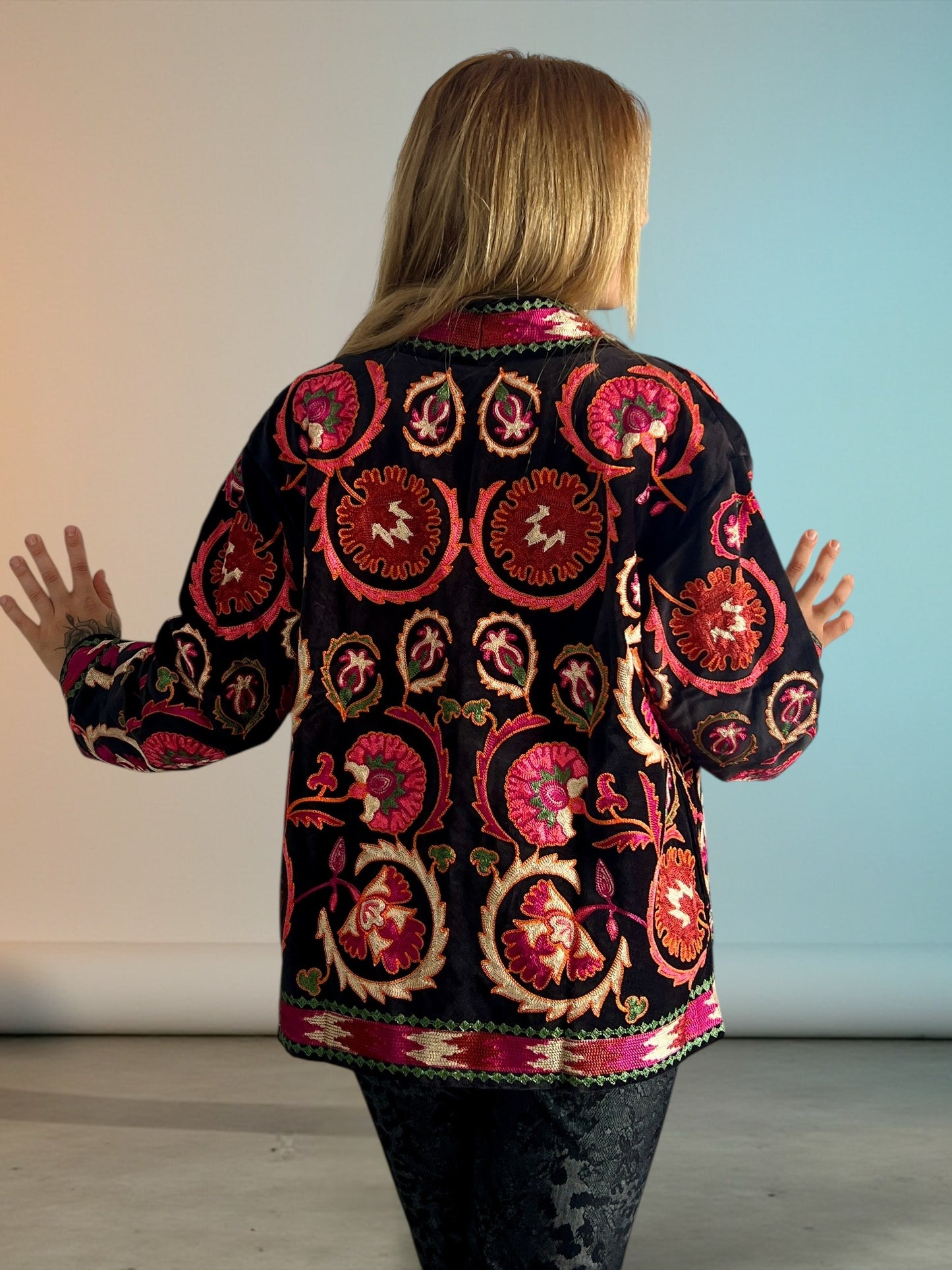 Kimono Corto de Terciopelo Bordado – Hecho en India