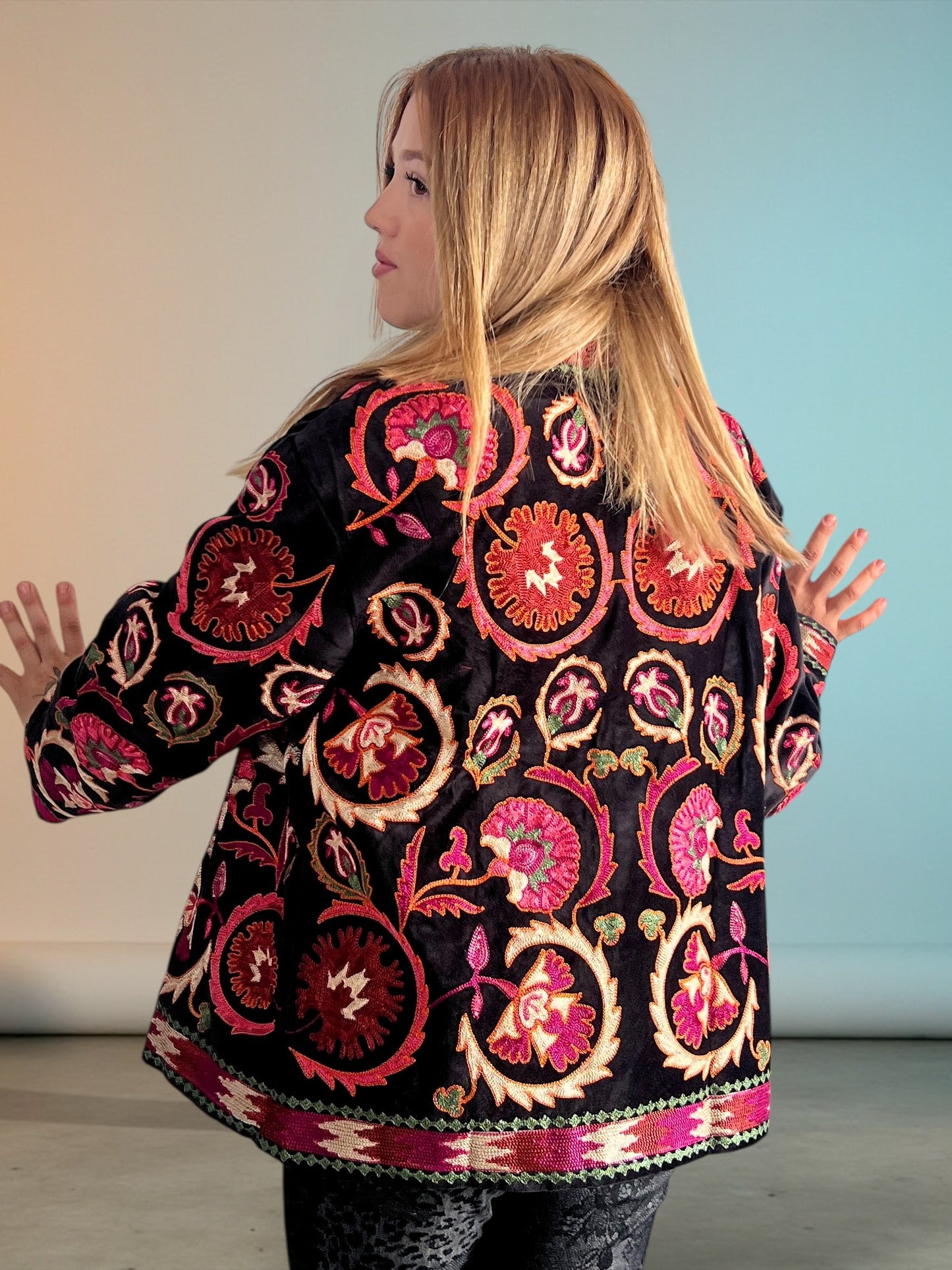 Kimono Corto de Terciopelo Bordado – Hecho en India