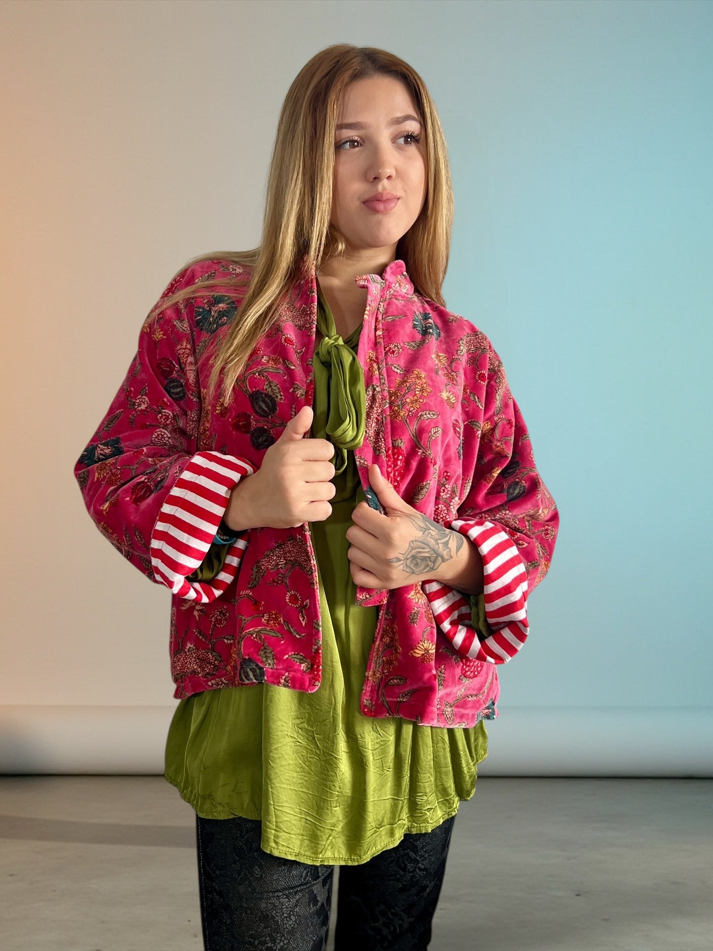 Chaqueta de Terciopelo Estampado con Cuello Mao – Hecha en India