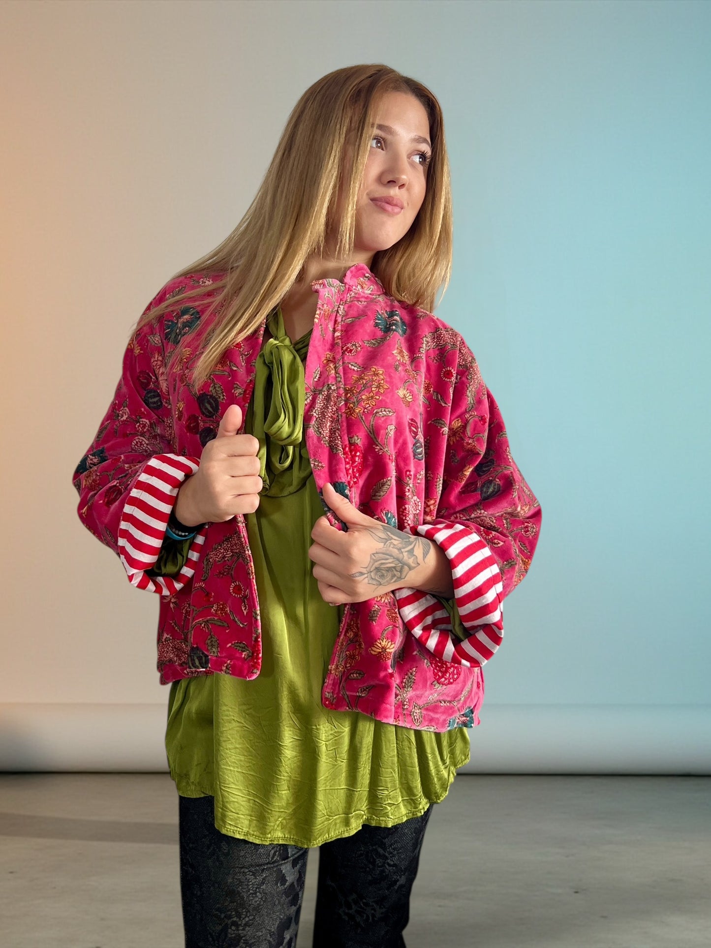 Chaqueta de Terciopelo Estampado con Cuello Mao – Hecha en India