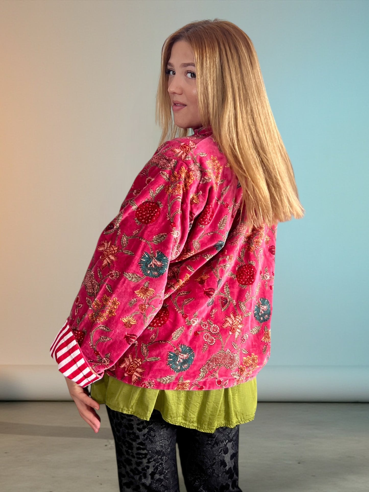 Chaqueta de Terciopelo Estampado con Cuello Mao – Hecha en India