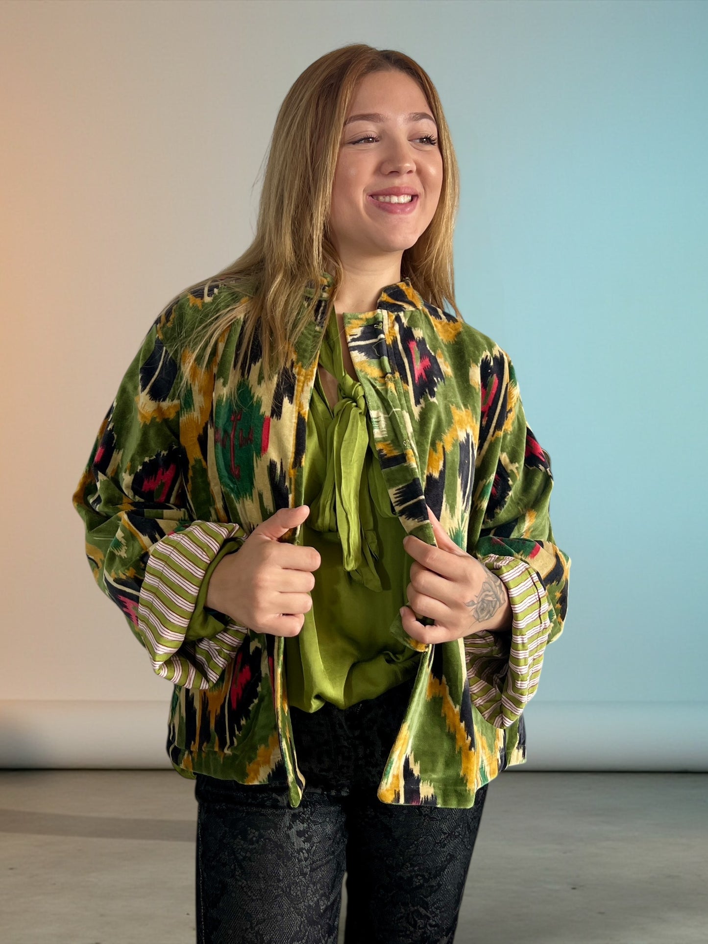 Chaqueta de Terciopelo Estampado con Cuello Mao – Hecha en India