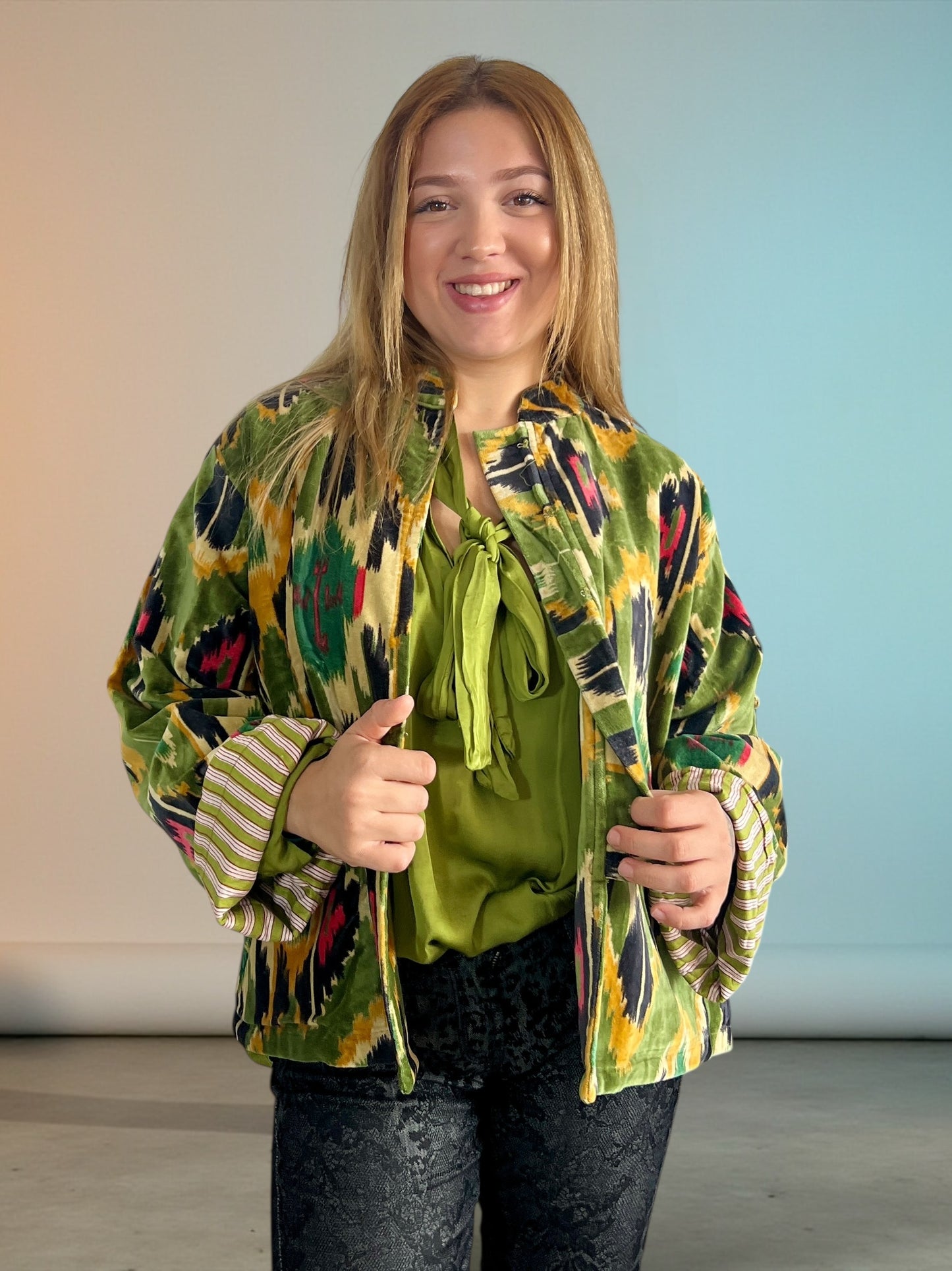 Chaqueta de Terciopelo Estampado con Cuello Mao – Hecha en India