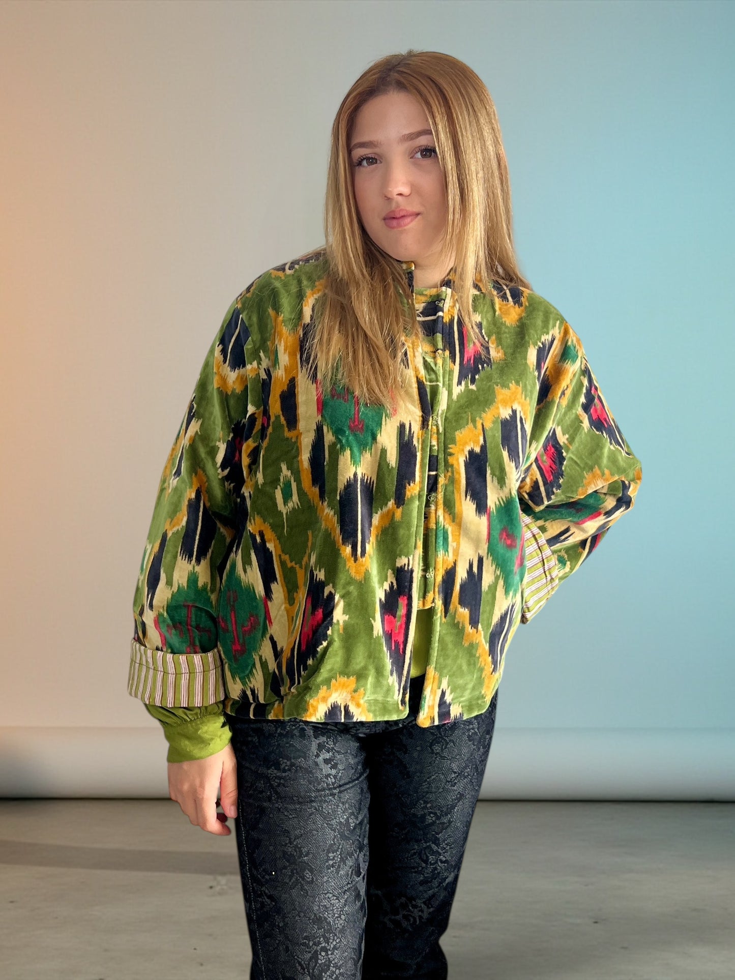 Chaqueta de Terciopelo Estampado con Cuello Mao – Hecha en India