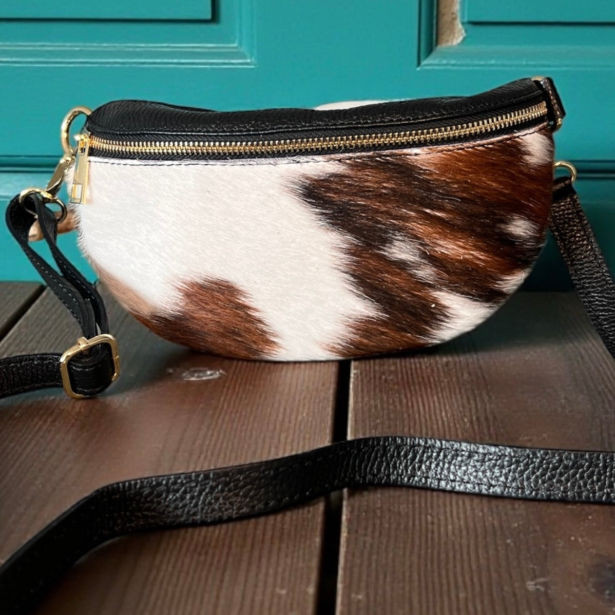 Bolso riñonera a bandolera de piel con pelo de vaca – Hecho en Italia